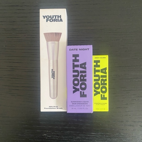 Youth Foria Other - YouthForia Bundle Oval Brush + Lip Gloss Play with Fire + Skin Enhancer Radiant